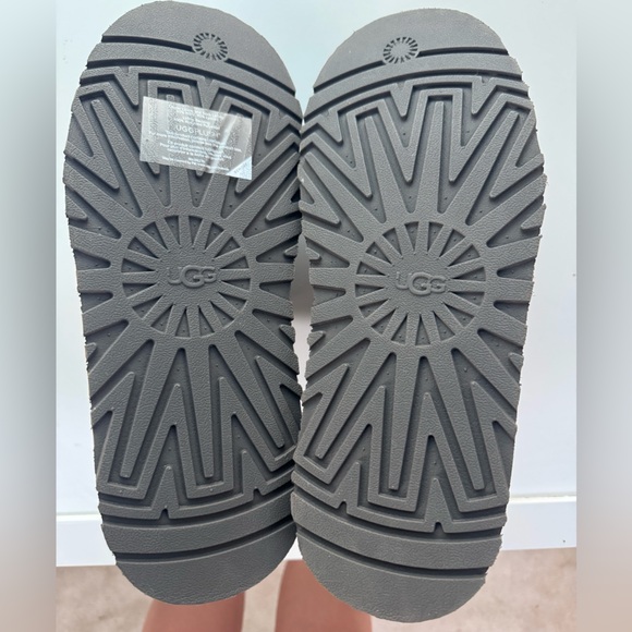 UGG Women’s platform Slip-On - Picture 6 of 6